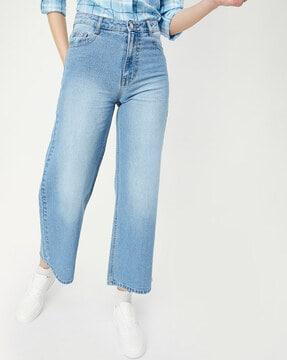 women-lightly-washed-straight-fit-jeans