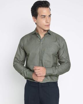 men-regular-fit-shirt-with-spread-collar