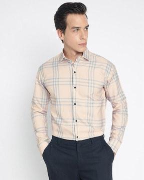 Men Checked Regular Fit Shirt with Spread Collar