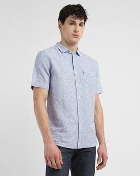 Men Floral Print Slim Fit Shirt with Patch Pocket