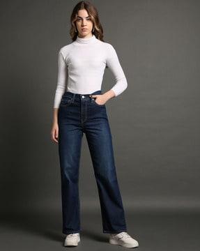 women-light-wash-straight-fit-jeans