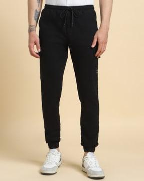 men-relaxed-fit-flat-front-cargo-pants