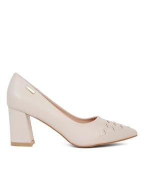 women-pointed-toe-pumps
