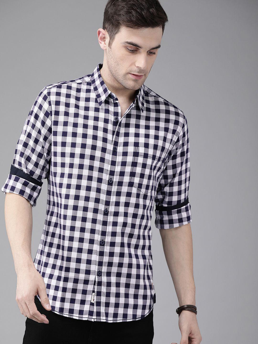 Roadster Men Navy Blue & White Regular Fit Checked Casual Shirt