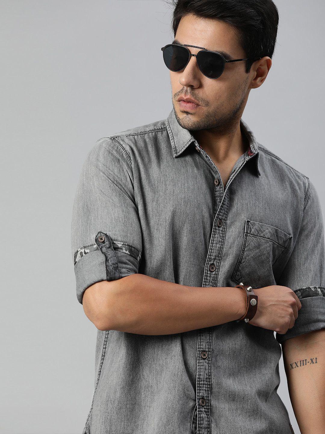 the-roadster-lifestyle-co-men-grey-regular-fit-faded-chambray-casual-sustainable-shirt