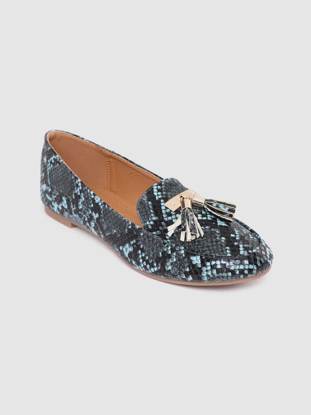 lavie-women-blue-&-black-snakeskin-textured-tasseled-loafers