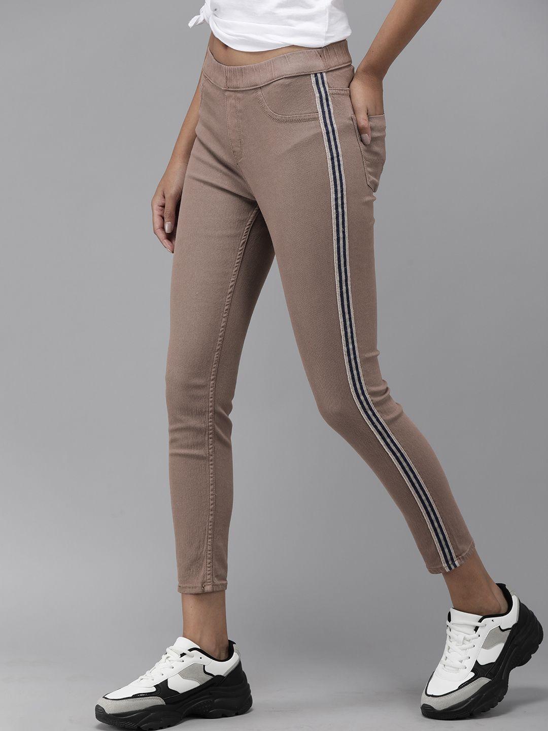 the-roadster-lifestyle-co-women-mauve-solid-cropped-jeggings-with-side-stripes