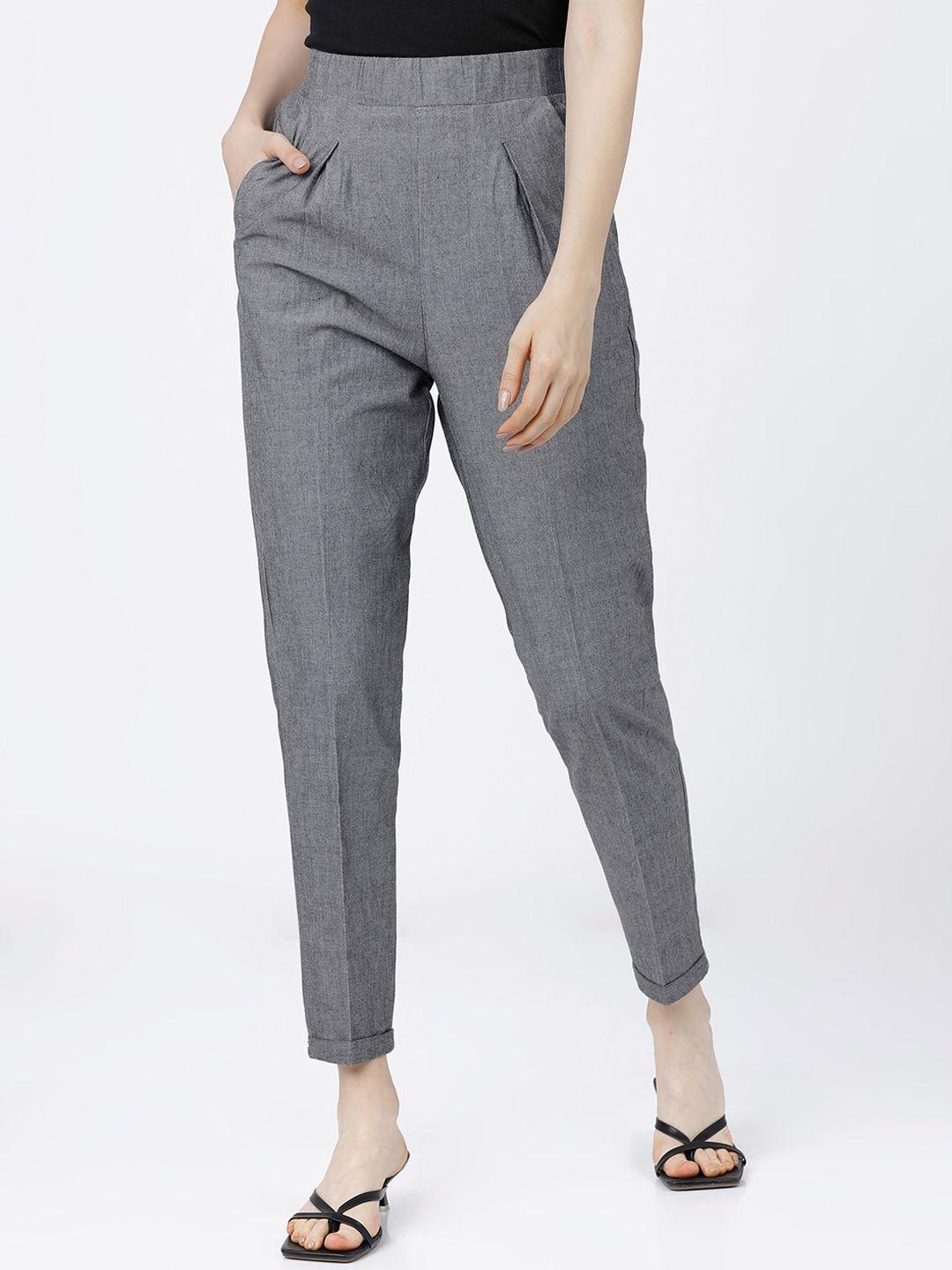 tokyo-talkies-women-grey-tapered-fit-pleated-peg-trousers