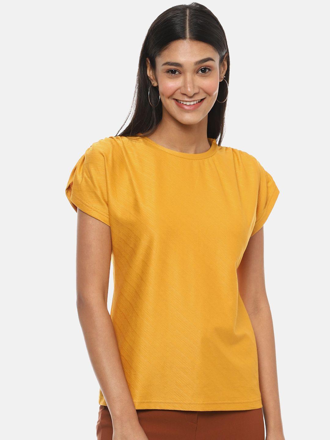 campus-sutra-mustard-yellow-solid-round-neck-pure-cotton-top