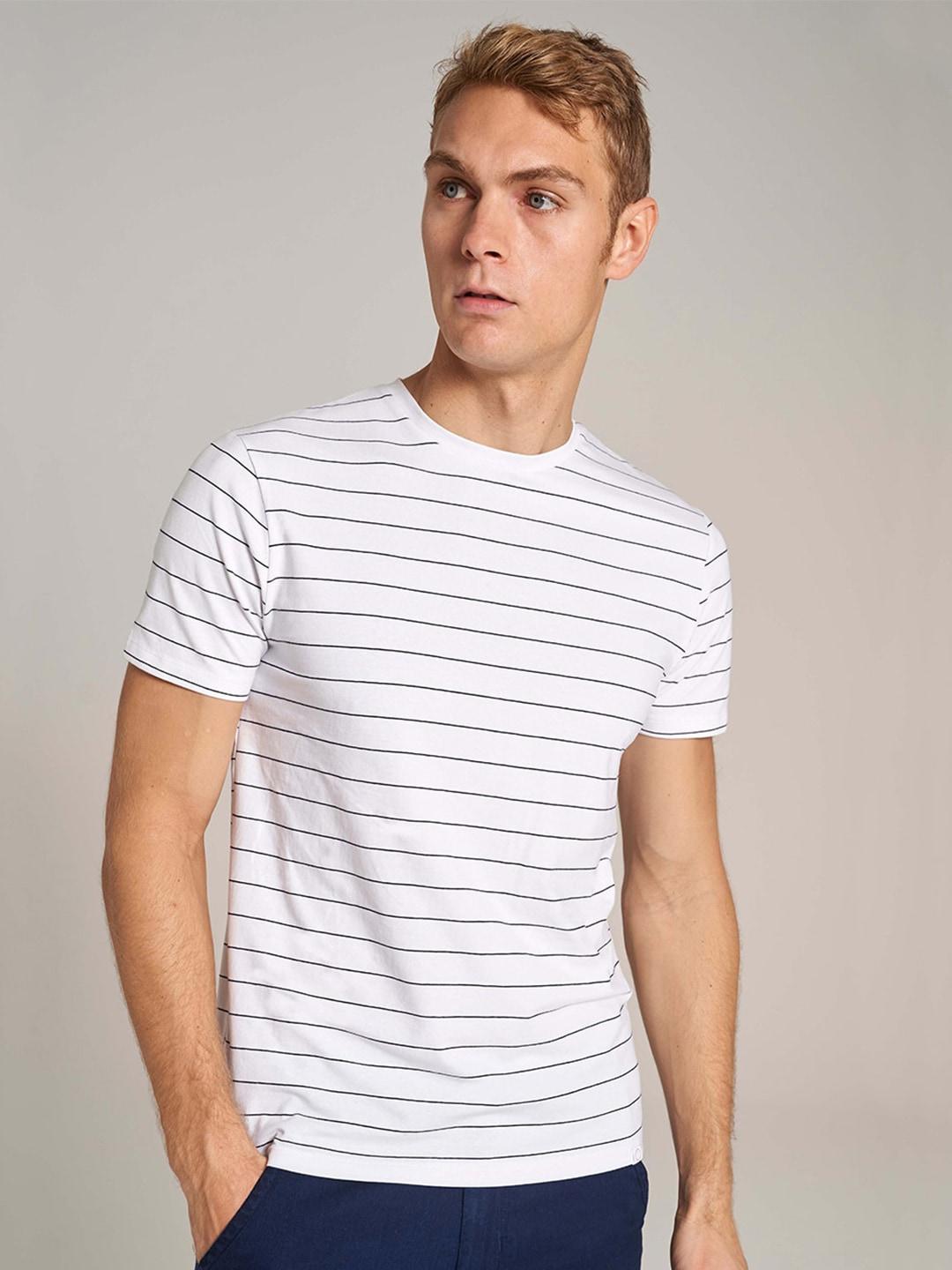 Bruun & Stengade Men White Striped Regular Fit T-shirt