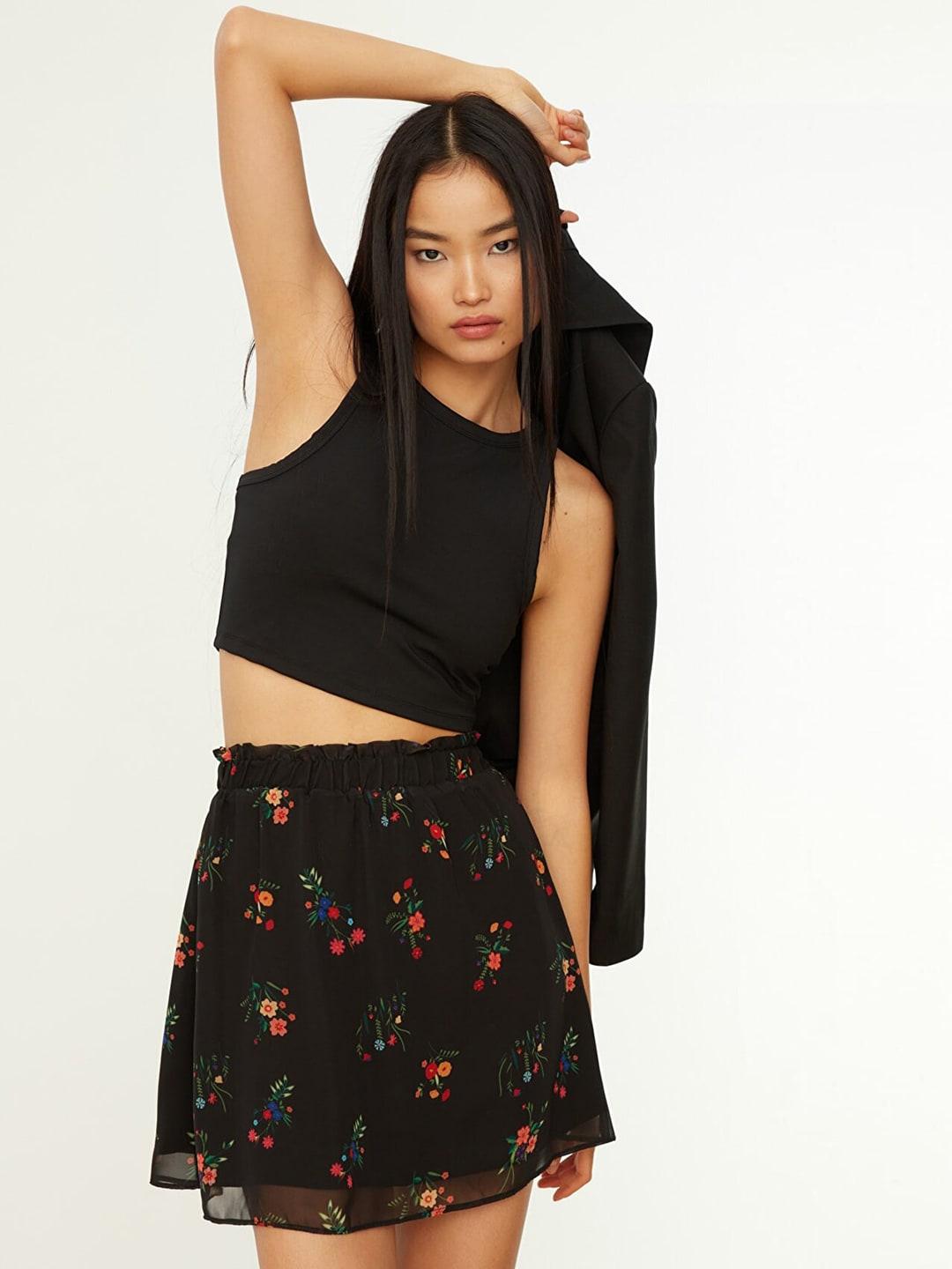 trendyol-women-black-floral-printed-a-line-mini-skirt