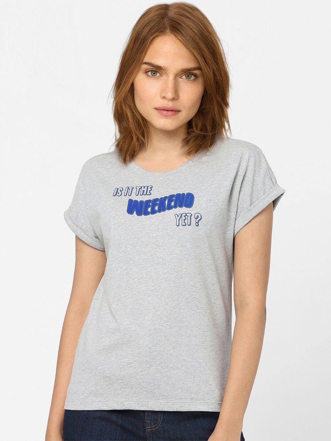 vero-moda-women-grey-typography-printed-extended-sleeves-t-shirt