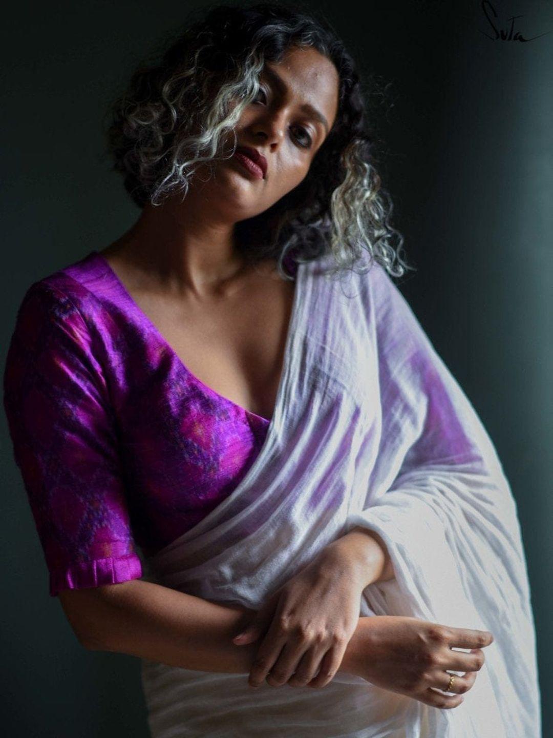 Suta Women Magenta-coloured Woven Design Silk Saree Blouse