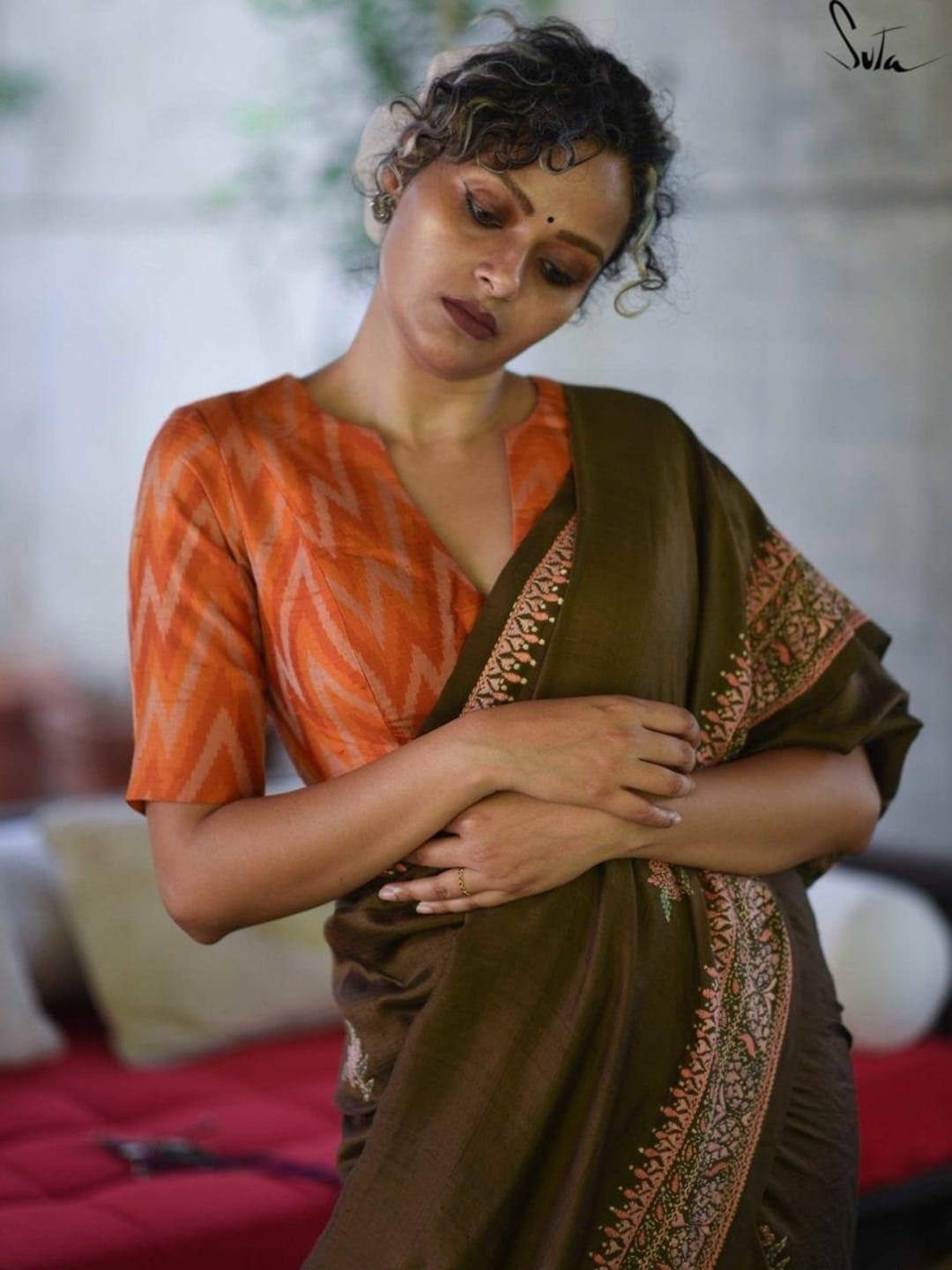 Suta Women Orange Silk Saree Blouse