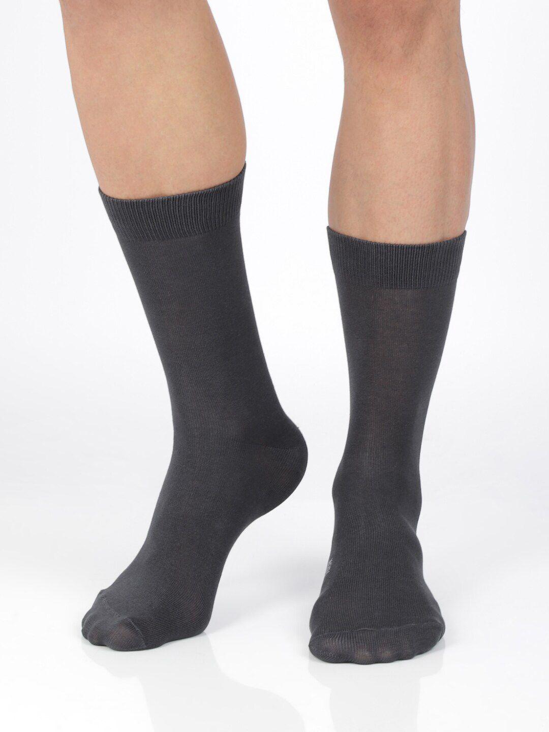 jockey-men-grey-solid-calf-length-socks