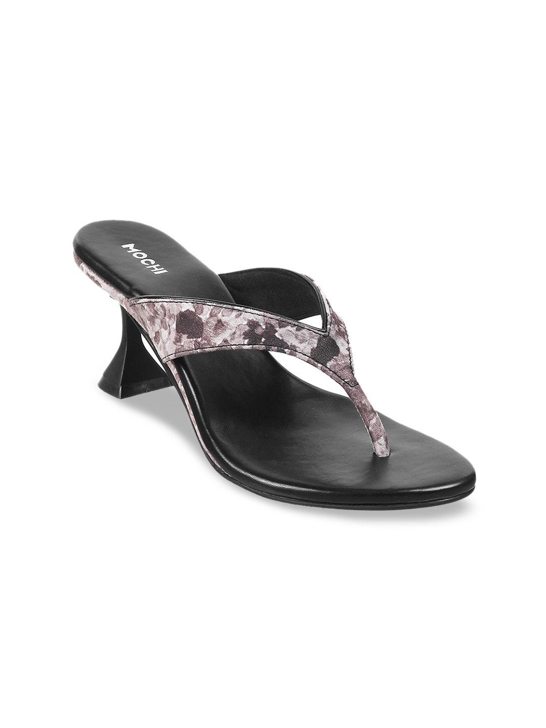 mochi-black-printed-kitten-sandals