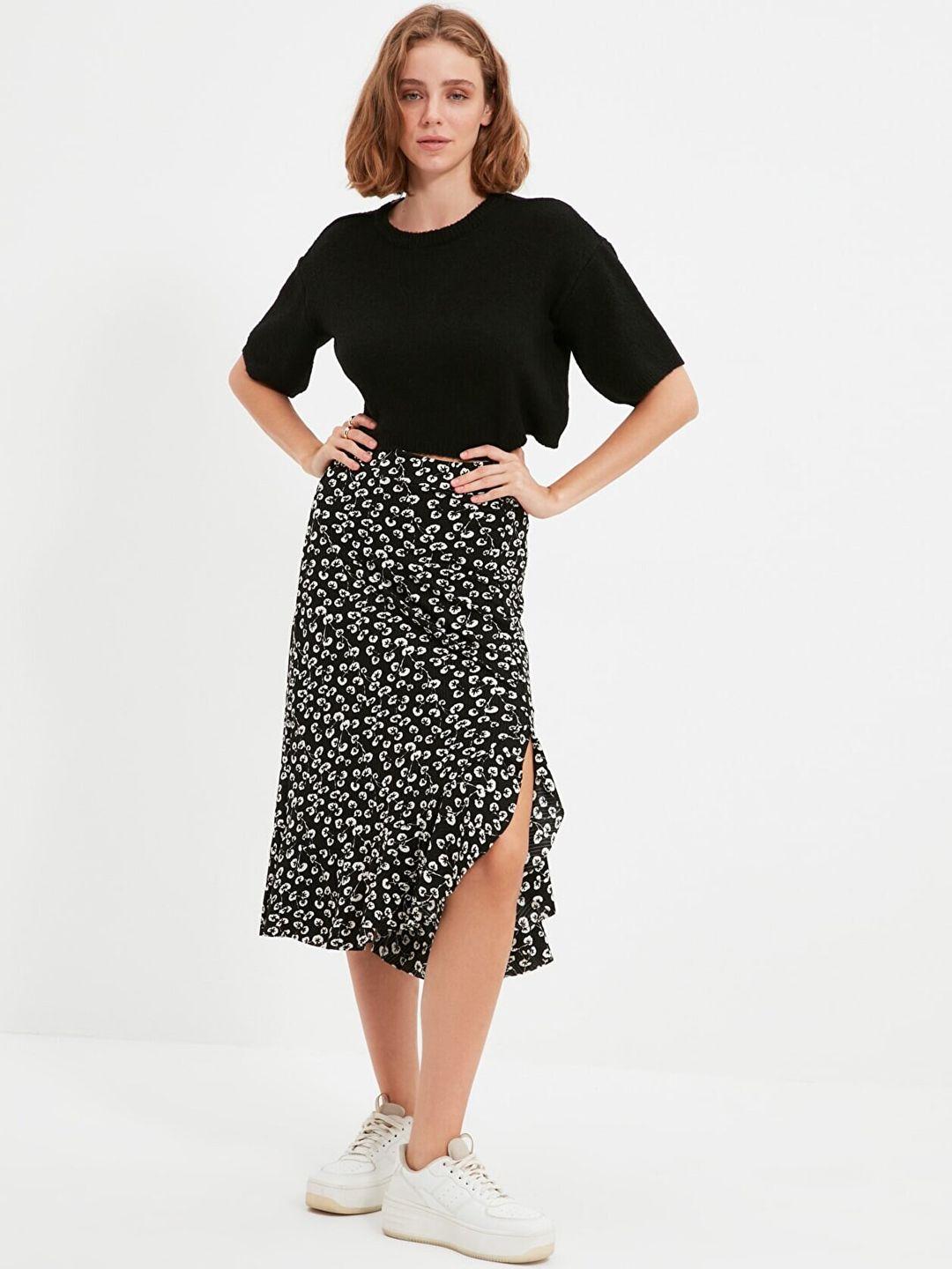 trendyol-women-black-floral-printed-side-slit-skirt