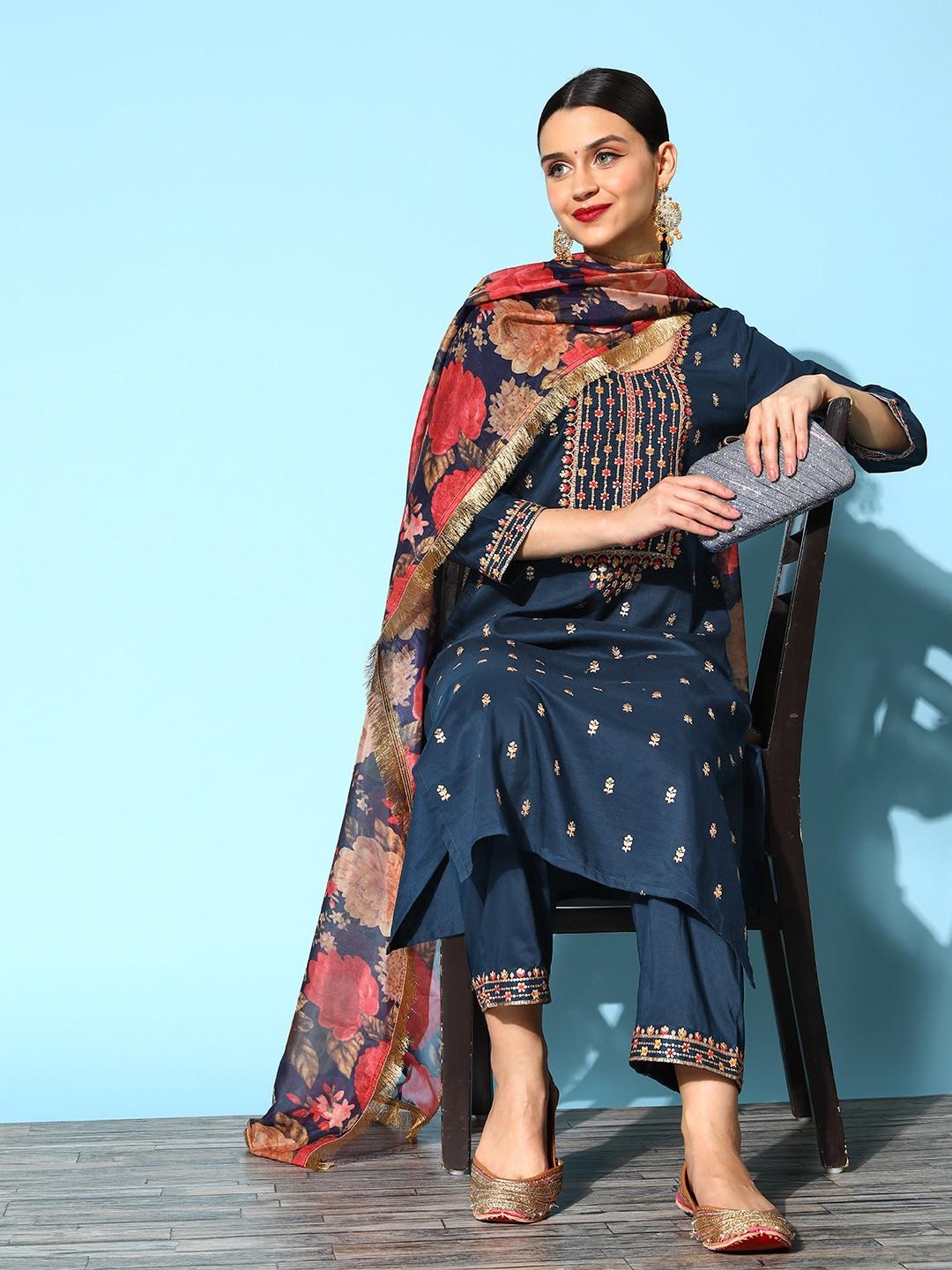 Varanga Women Solid Silk Blend Hyper Texture Kurta Set