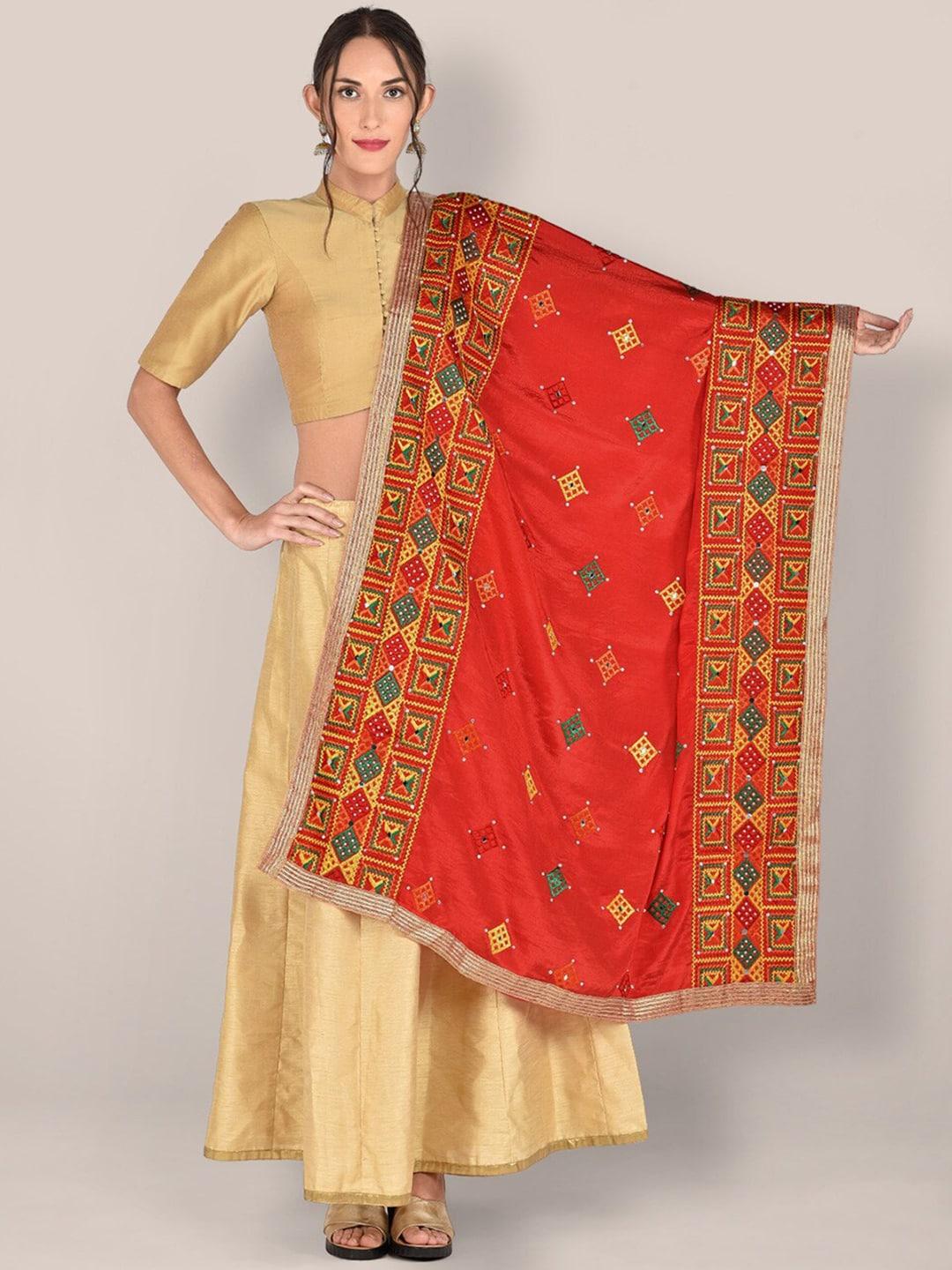 dupatta-bazaar-red-&-green-embroidered-dupatta-with-phulkari