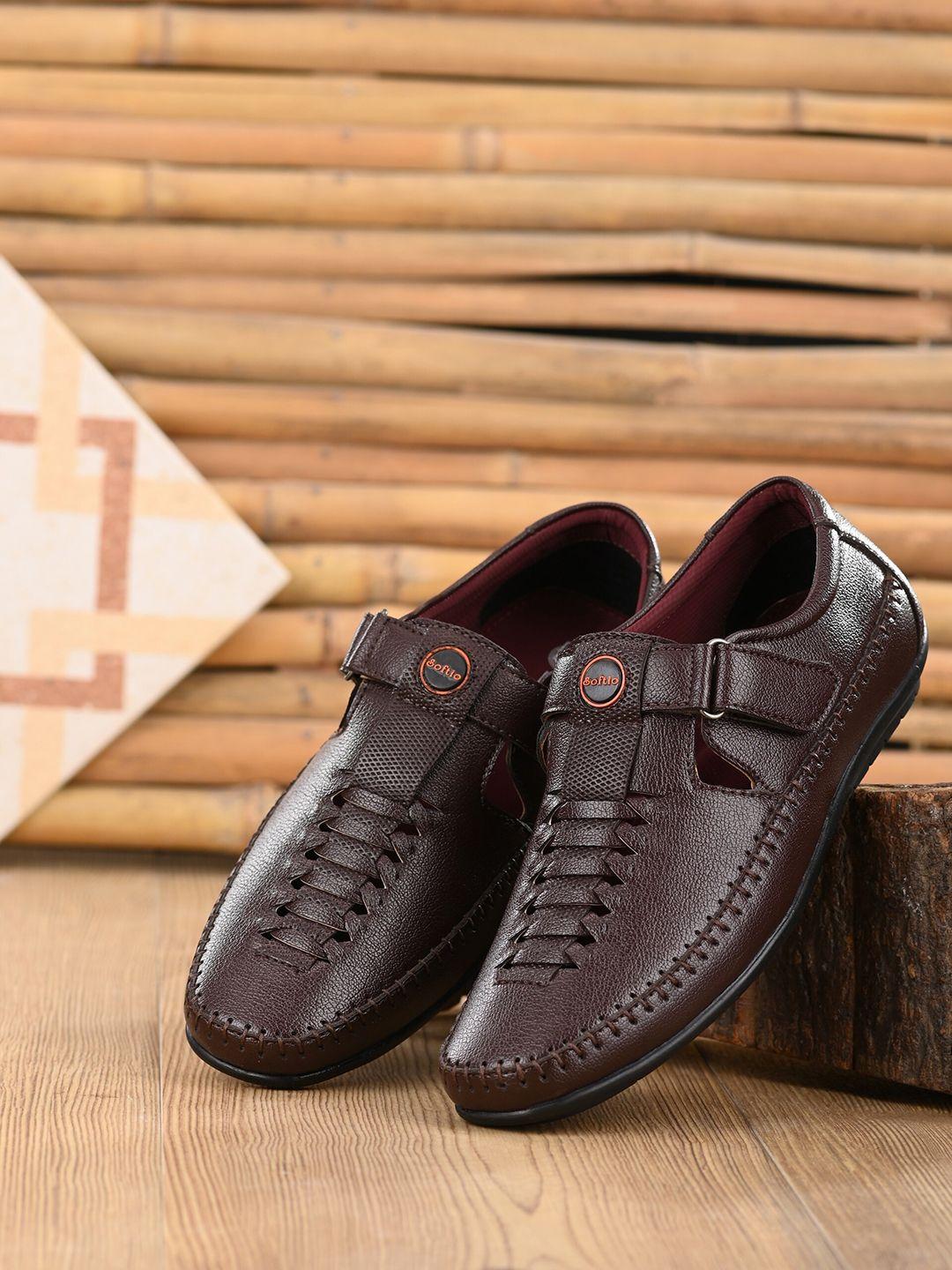 SOFTIO Men Brown & Black Shoe-Style Sandals