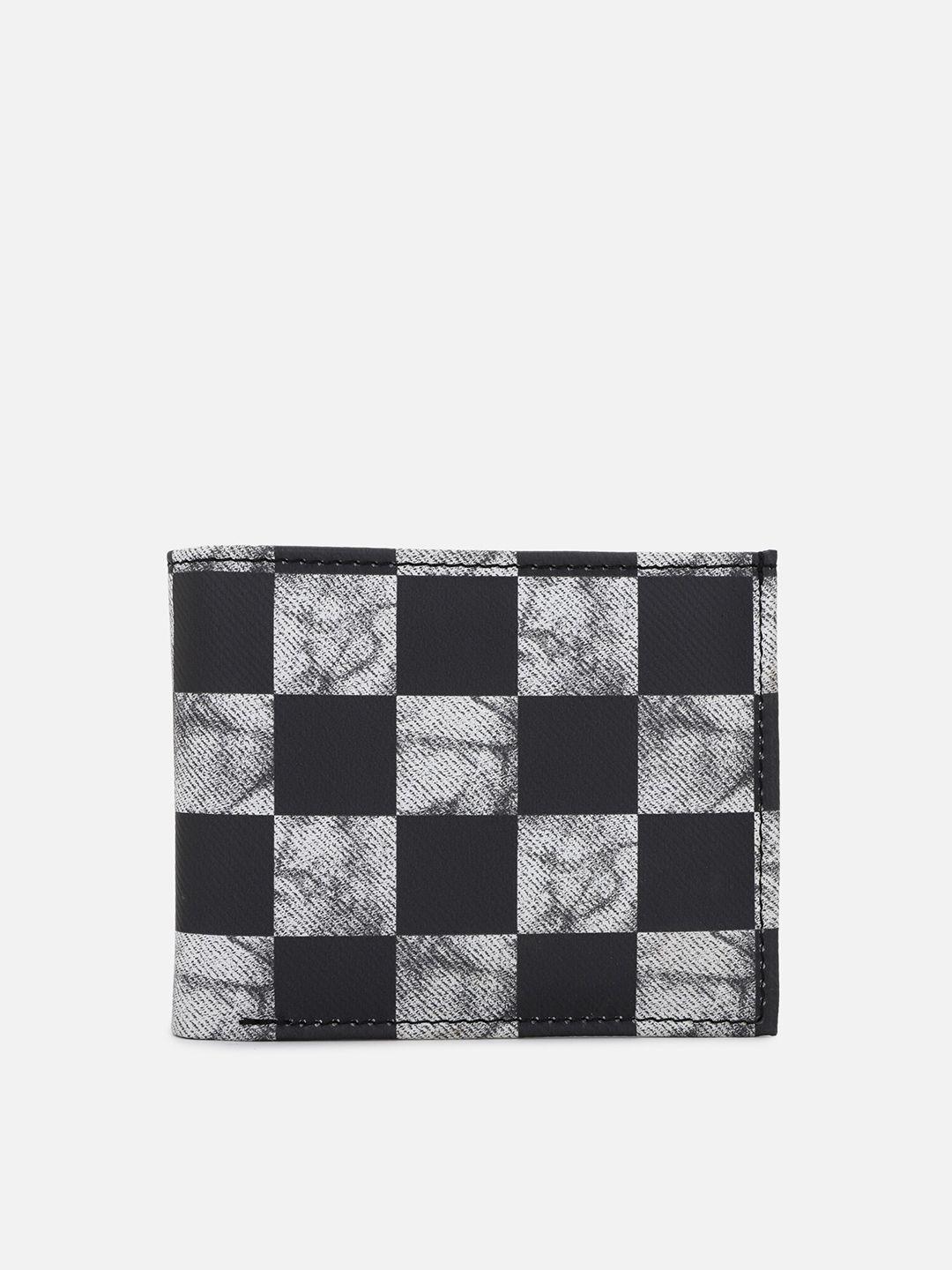 forever-21-men-grey-&-black-checked-pu-two-fold-wallet