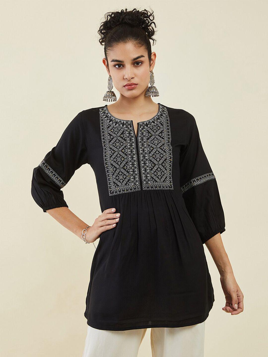 soch-women-embroidered-tunic
