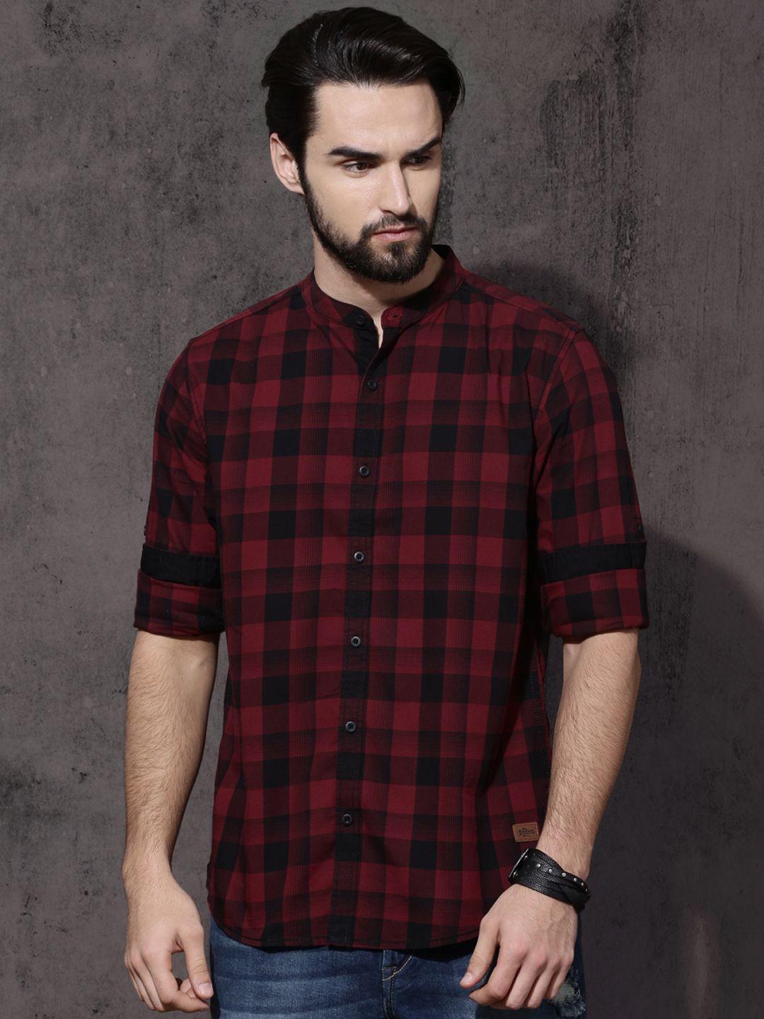 roadster-time-travlr-men-maroon-&-black-regular-fit-checked-sustainable-casual-shirt
