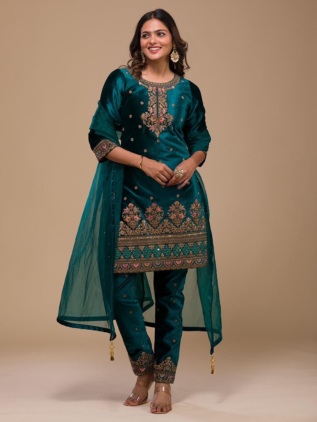 koskii-ethnic-motifs-embroidered-sequined-velvet-kurta-with-trousers