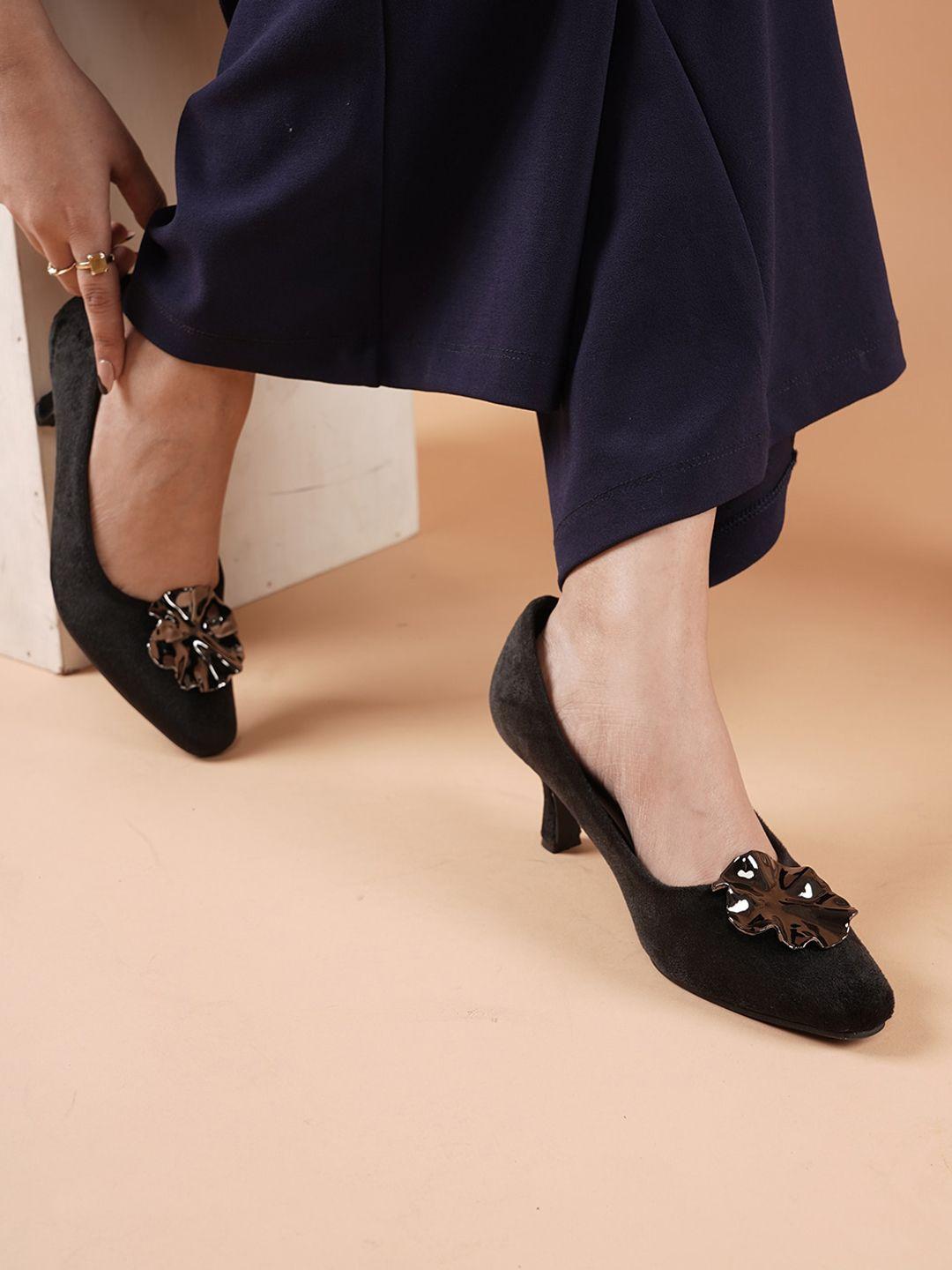 dressberry-black-and-metallic-toned-embellished-kitten-heel-pumps