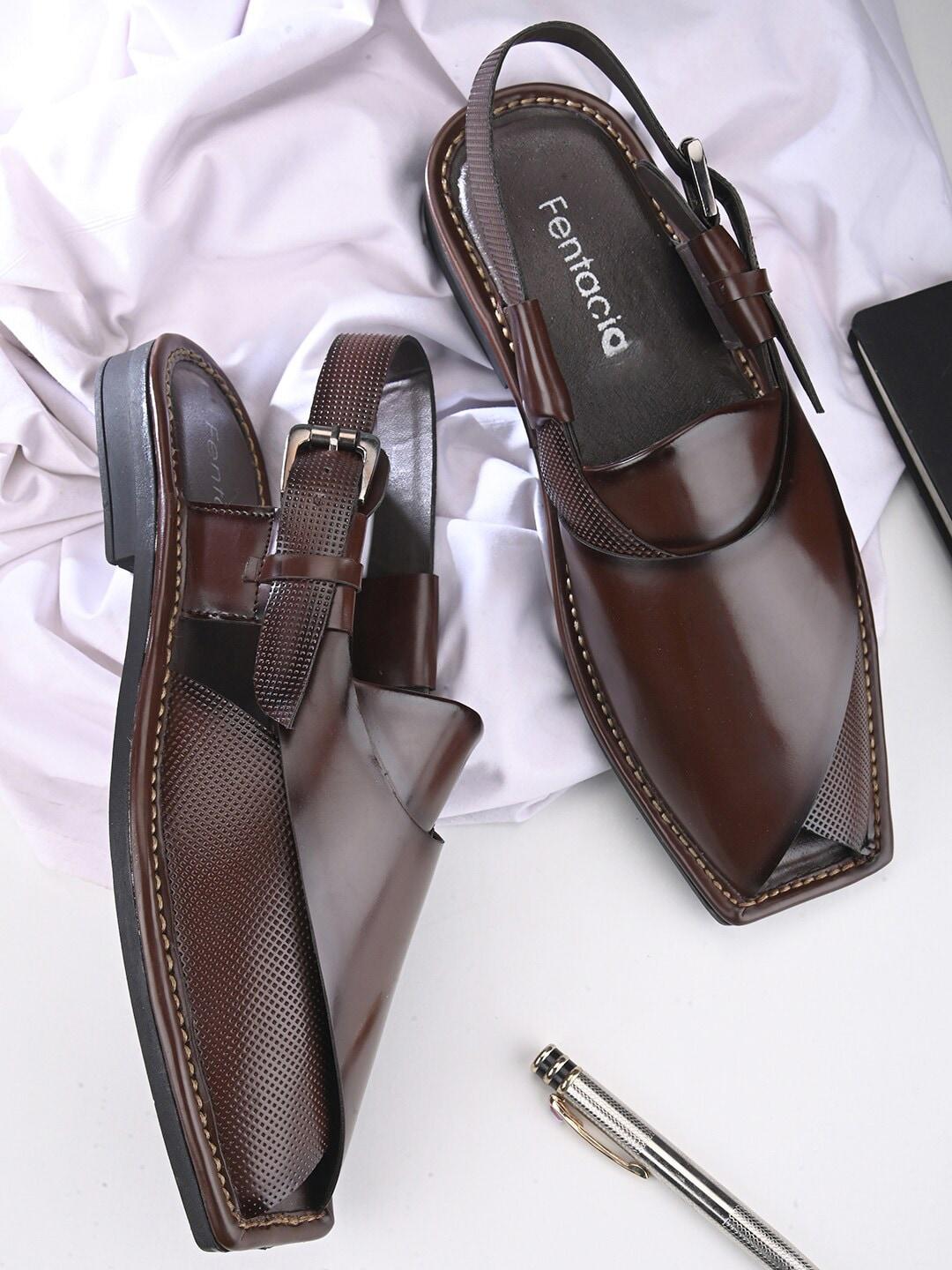 Fentacia Men Textured Comfort Sandals