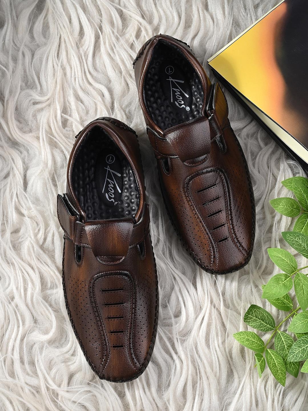 knoos Men Textured Lightweight Shoe-Style Sandals