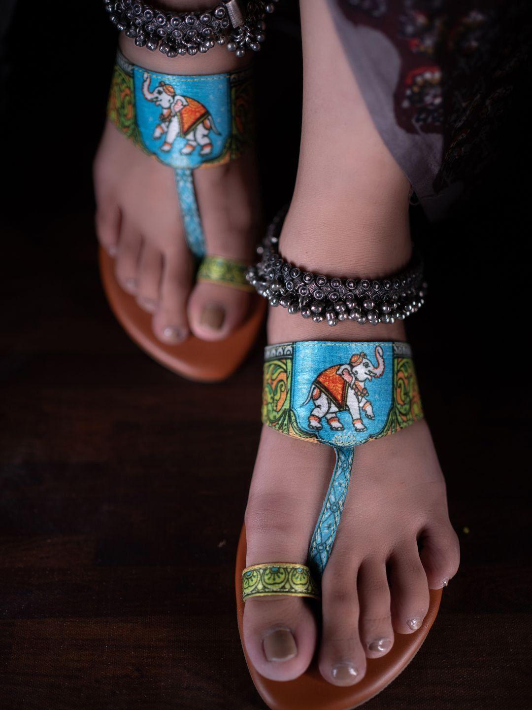 Kanvas Women Multicoloured One Toe Flats
