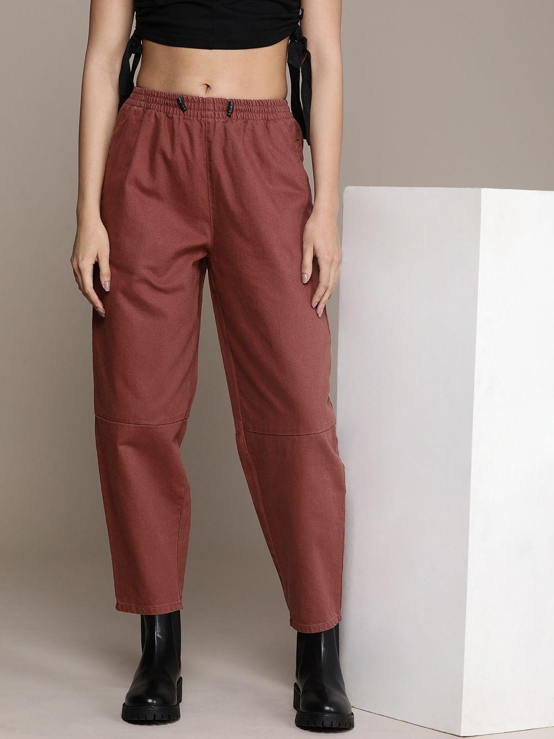 the-roadster-life-co.-women-solid-mid-rise-pure-cotton-regular-trousers