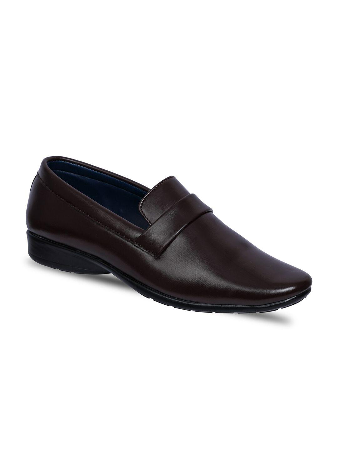 paragon-men-textured-formal-loafers