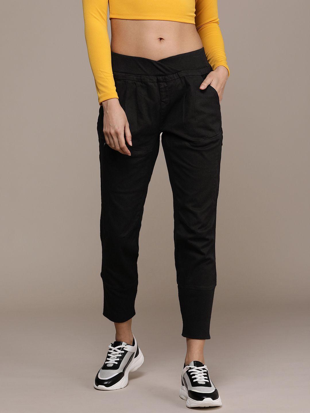 the-roadster-life-co.-women-solid-cropped-joggers-trousers