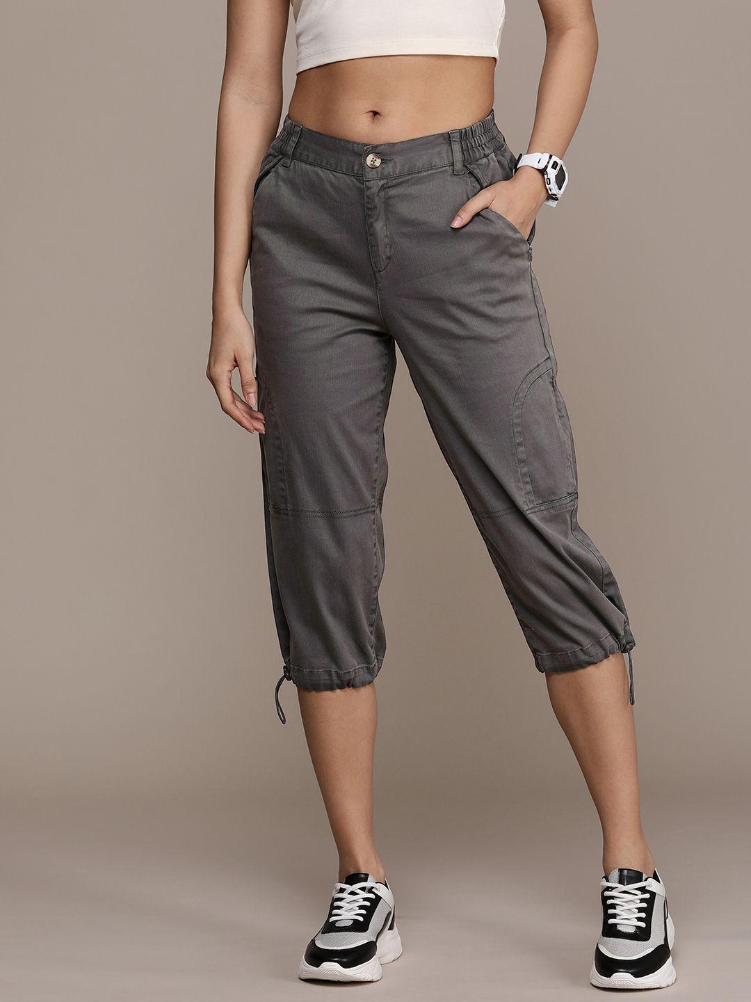 the-roadster-life-co.--women-solid-three-fourth-joggers-trousers