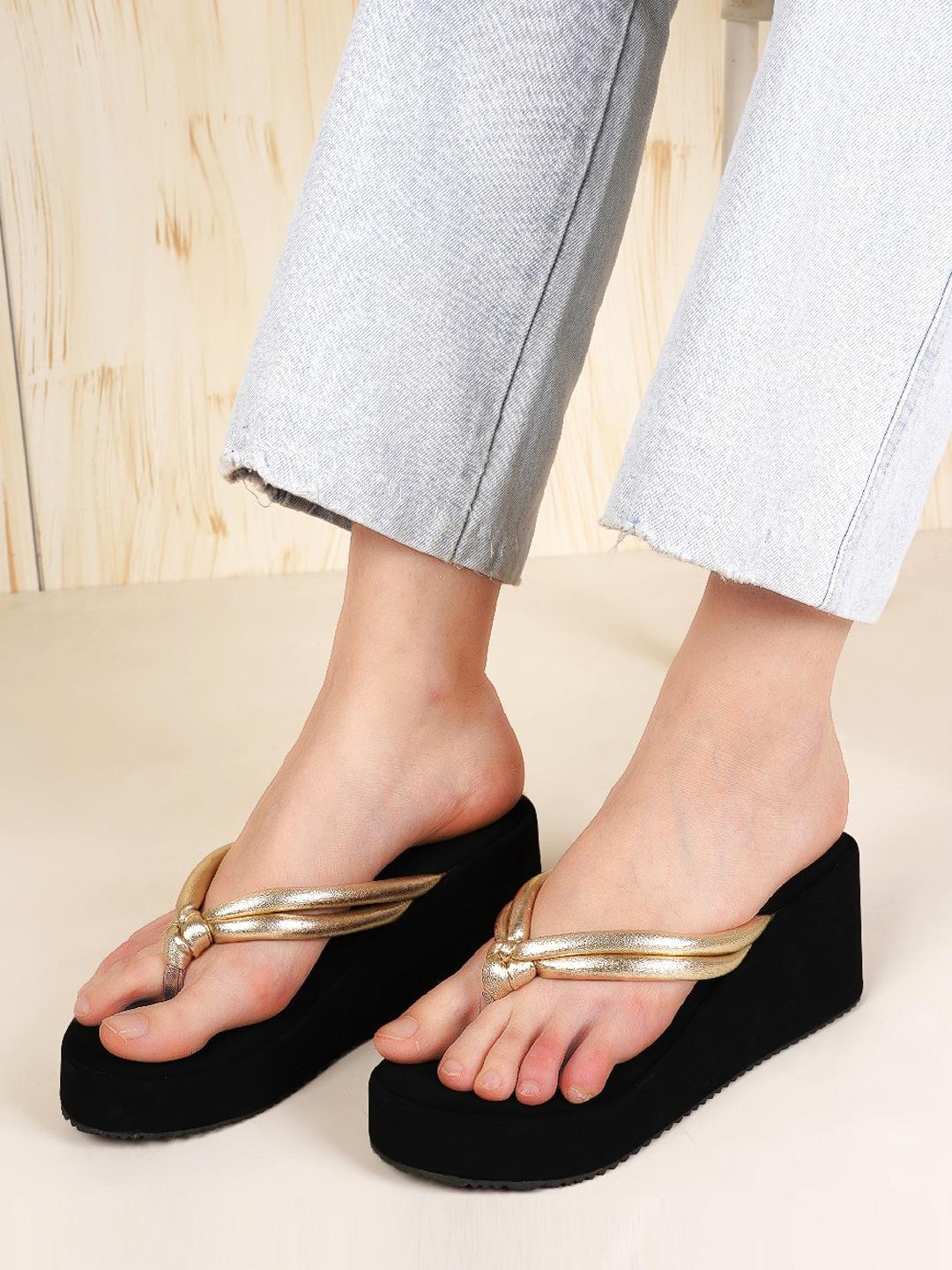 dressberry-gold-toned-&-black-thong-strap-flatform-heels