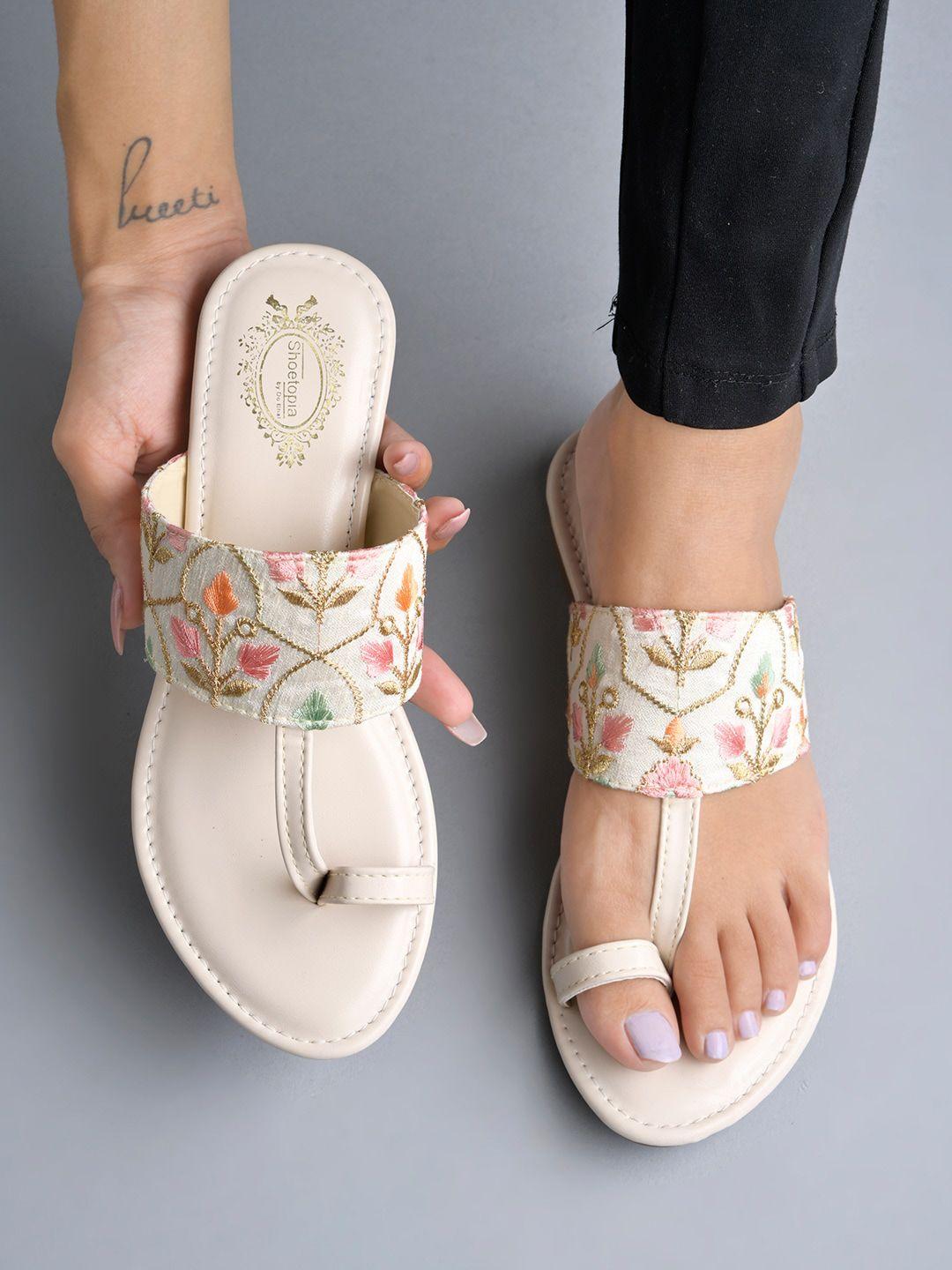 shoetopia-girls-cream-coloured-embellished-ethnic-one-toe-flats-with-bows