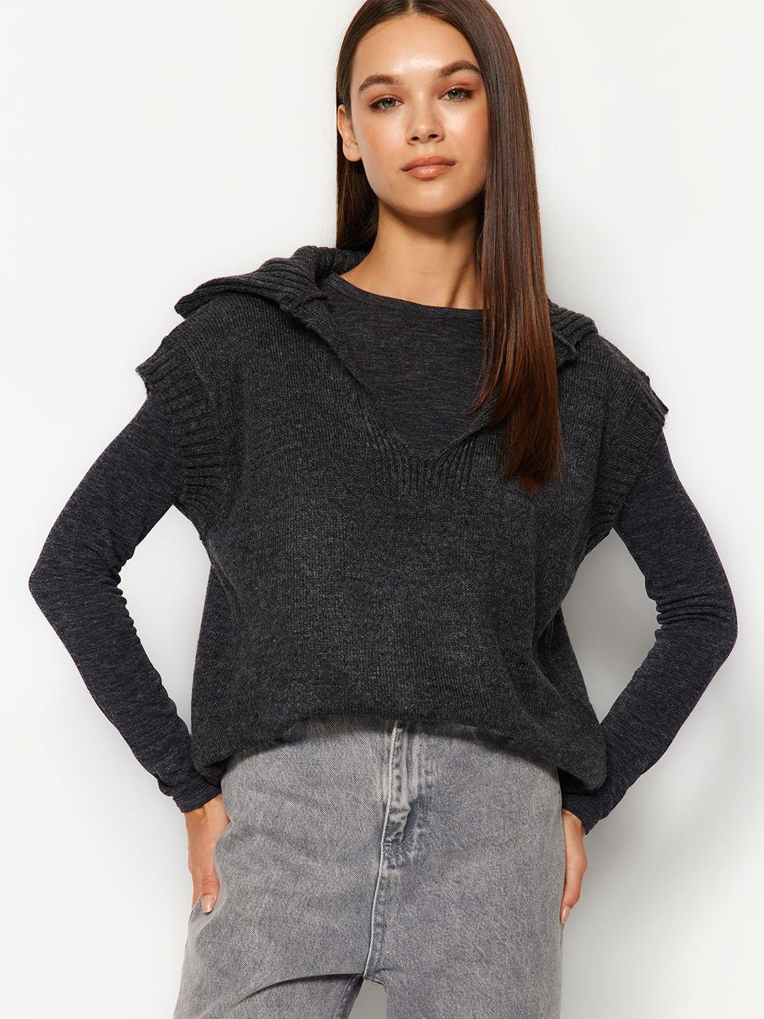 trendyol-v-neck-sleeveless-pullover-sweater