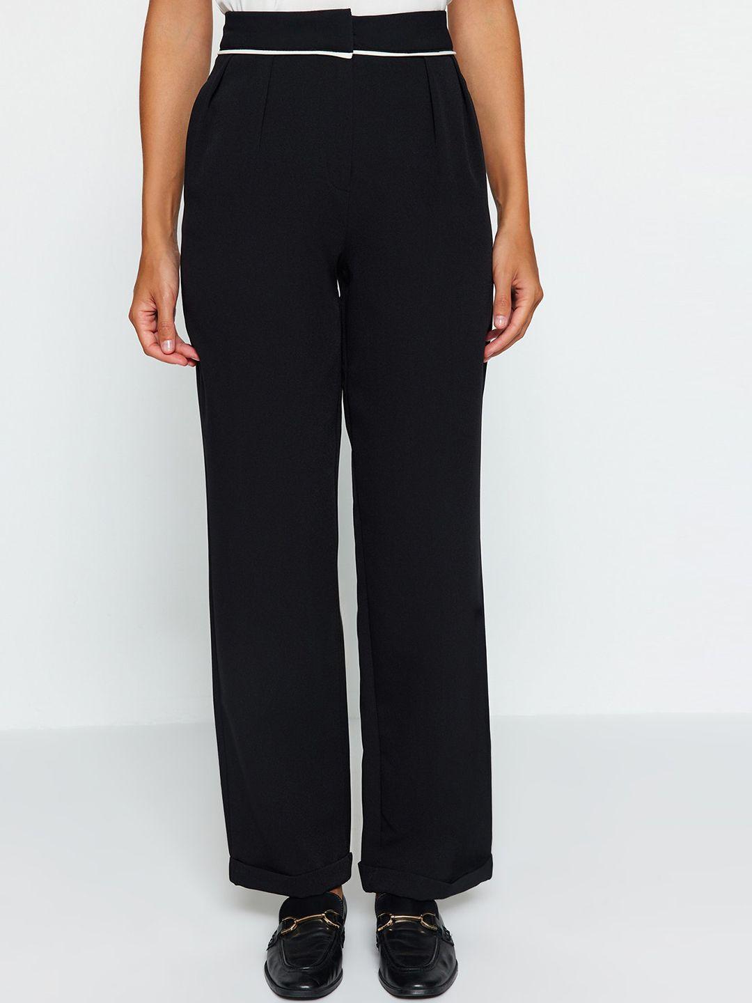 trendyol-women-mid-rise-plain-pleated-trousers