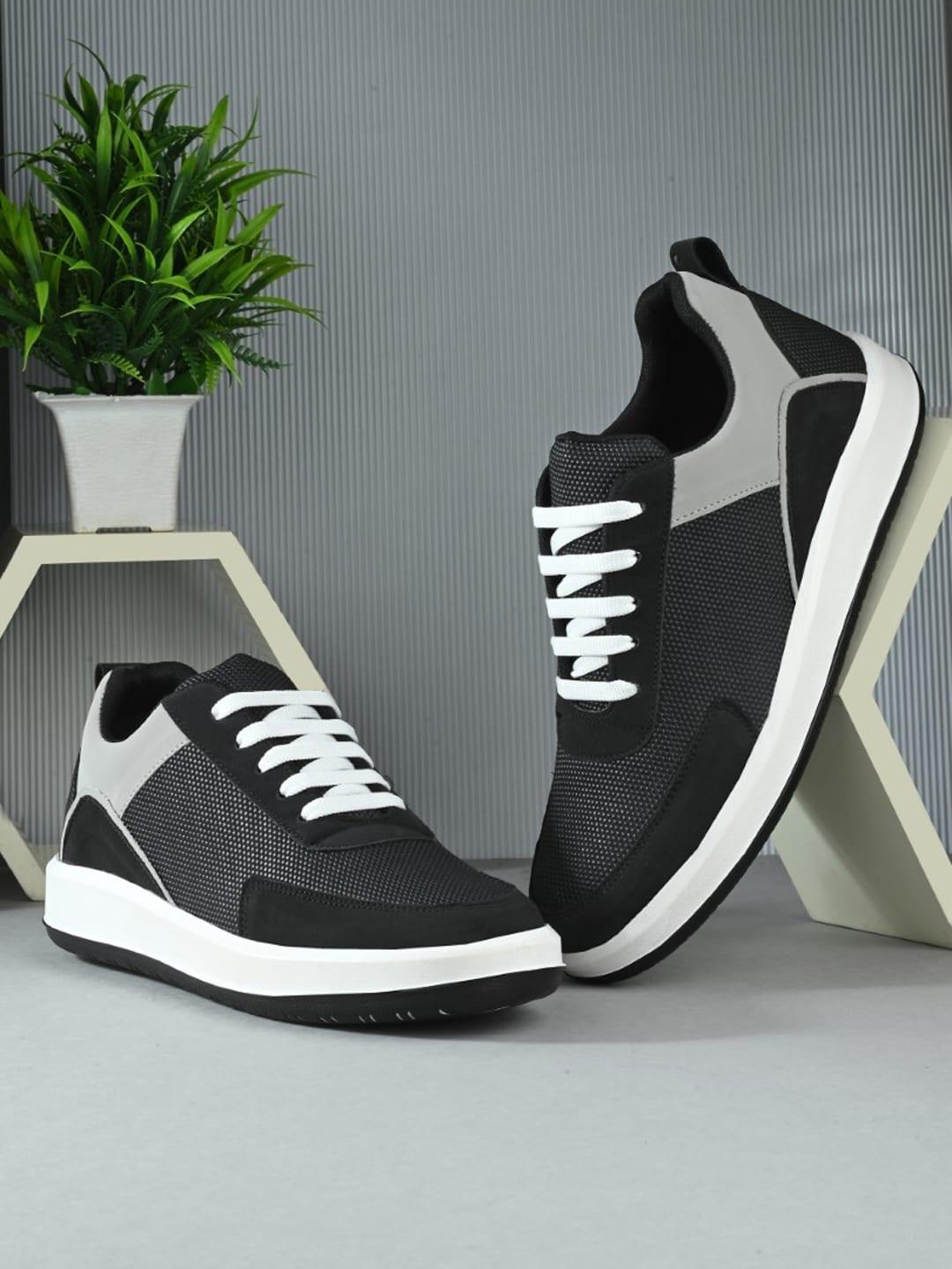 The Roadster Lifestyle Co. Men Black & White Colourblocked Lightweight Sneakers