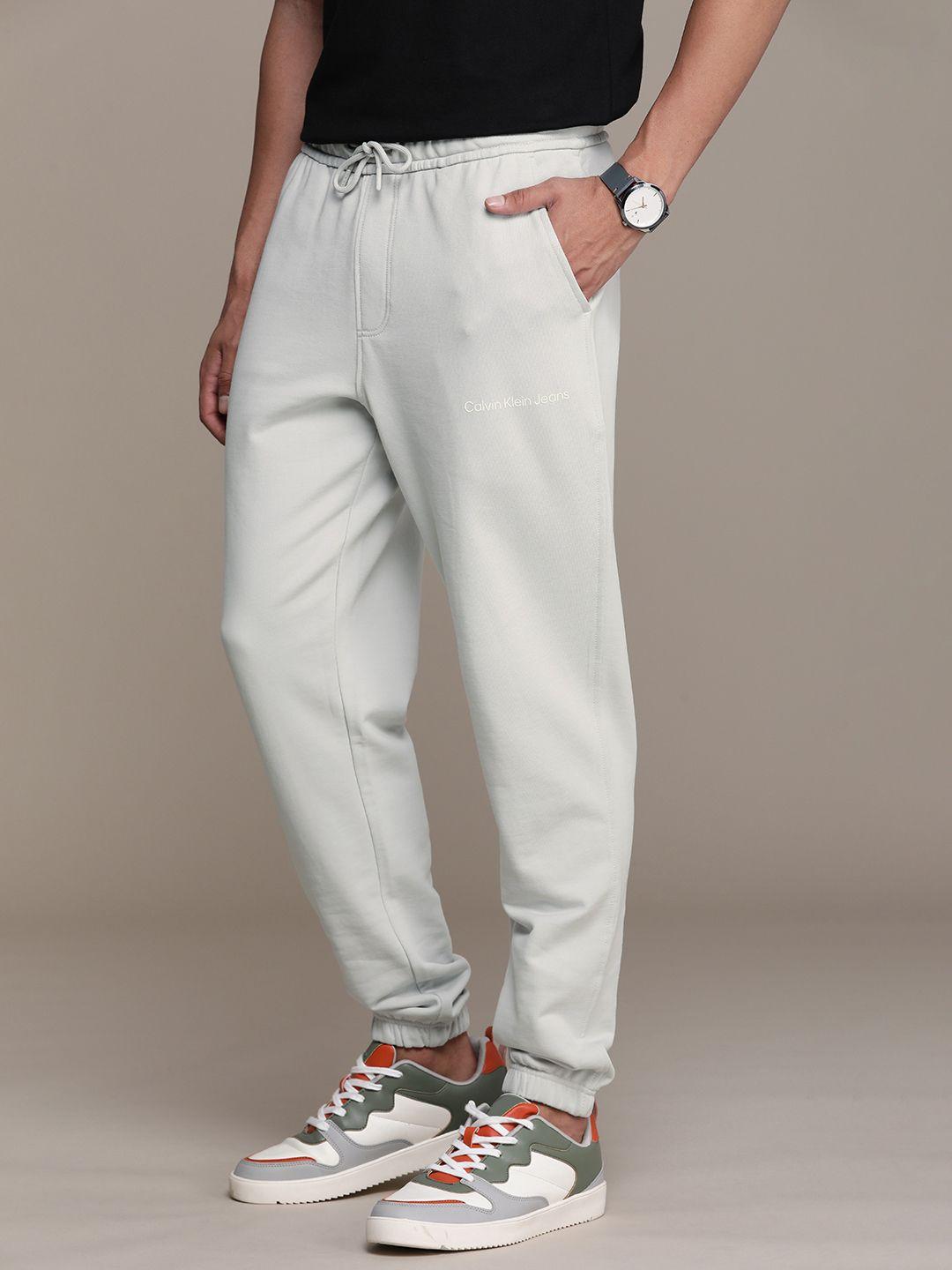 calvin-klein-jeans-men-brand-logo-embroidered-mid-rise-regular-joggers
