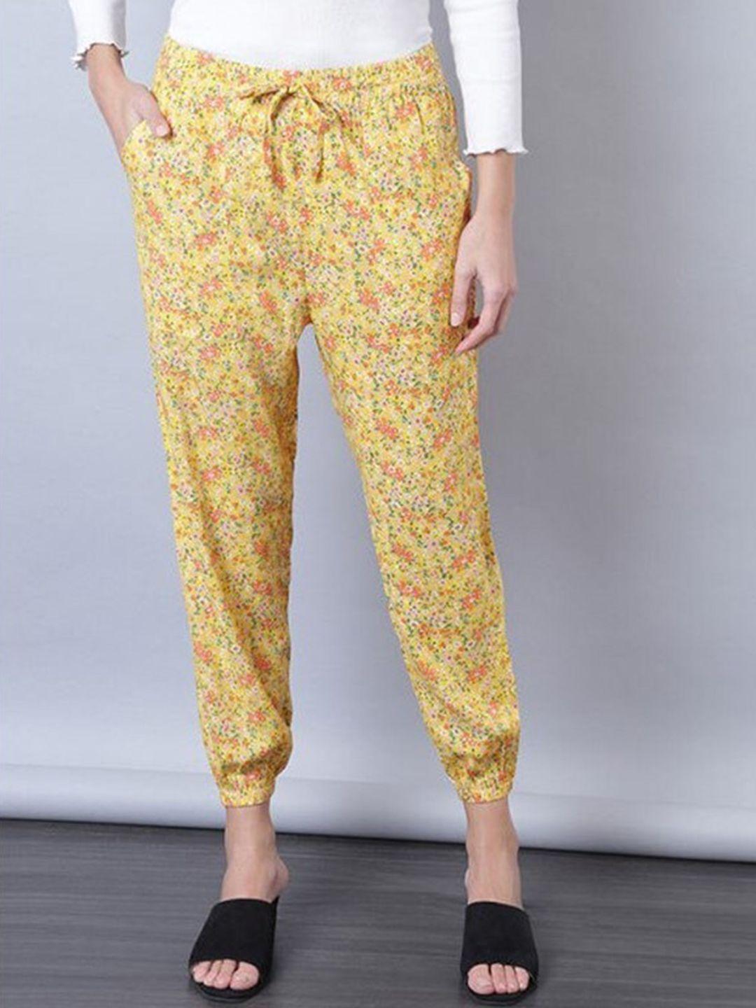 aila-women-floral-printed-high-rise-joggers