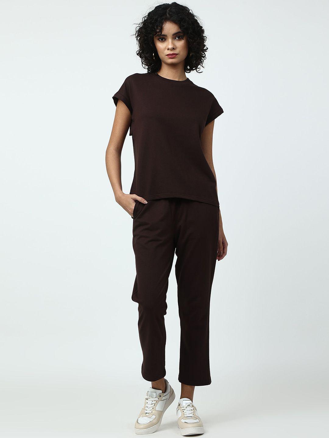 saltpetre-round-neck-short-sleeves-organic-cotton-t-shirt-with-trousers