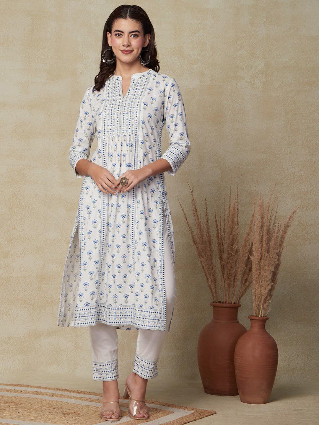 FASHOR Women Off White Floral Printed Pleated Beads and Stones Pure Cotton Kurta with Trousers