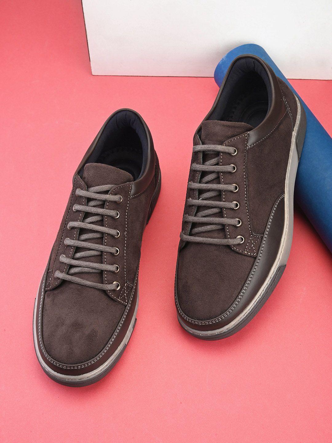 The Roadster Lifestyle Co Men Casual Sneakers