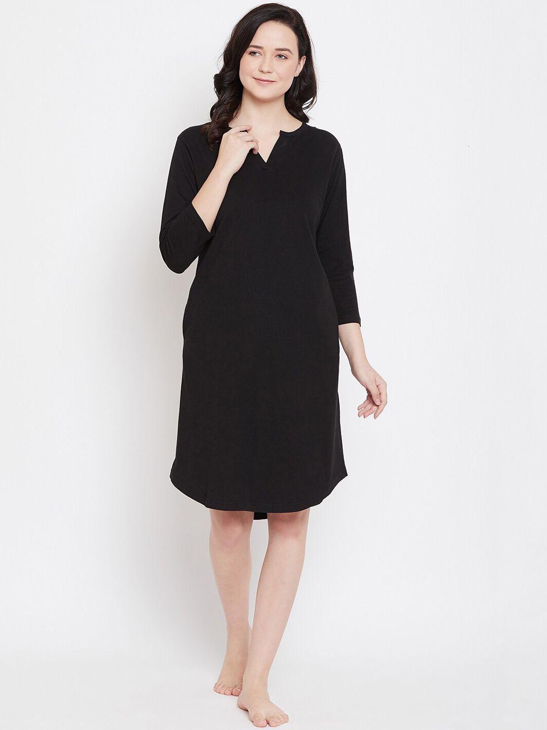 hypernation-women-black-solid-knee-length-knitted-nightdress