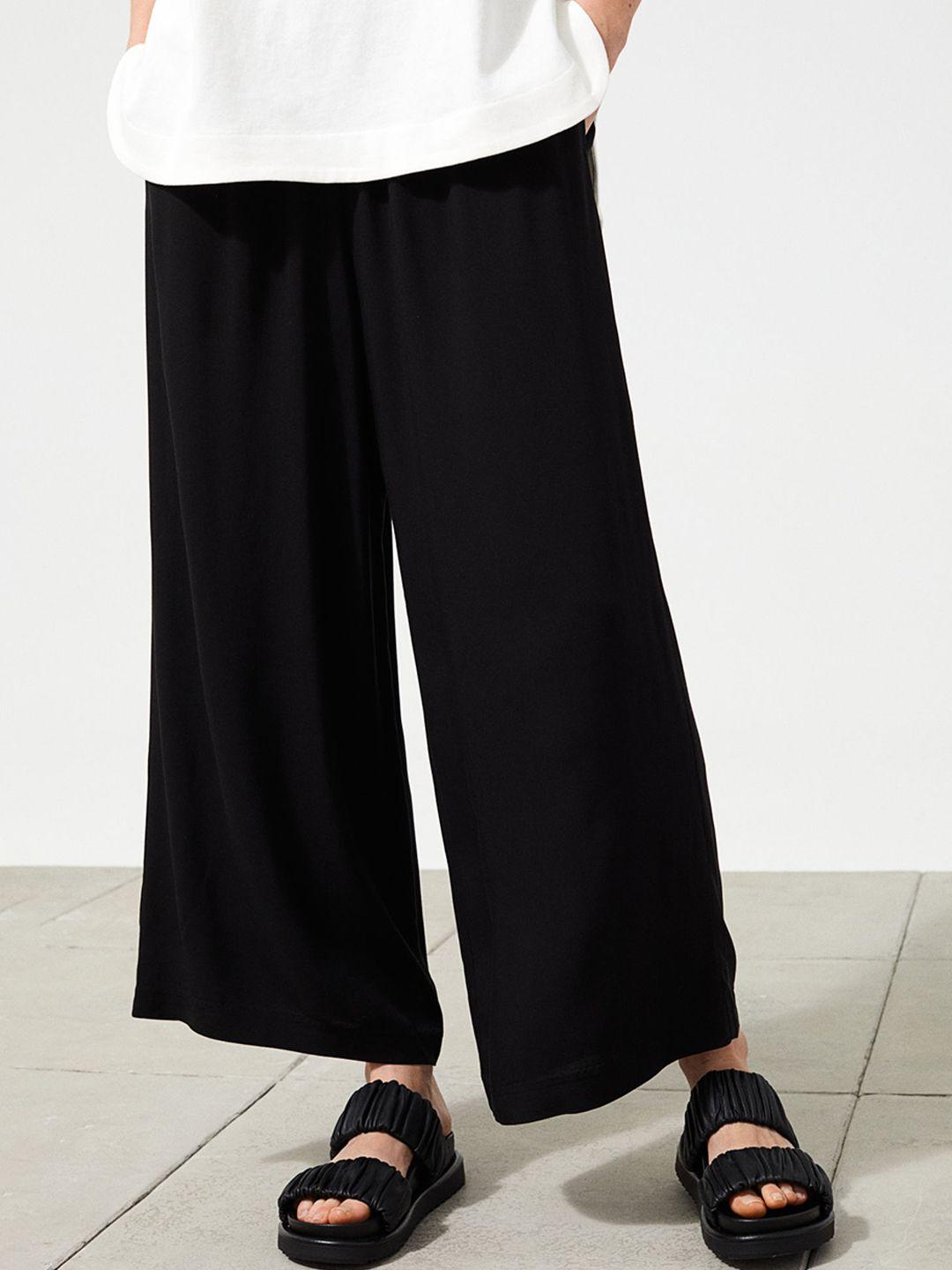 h&m-women-black-cropped-pull-on-trousers