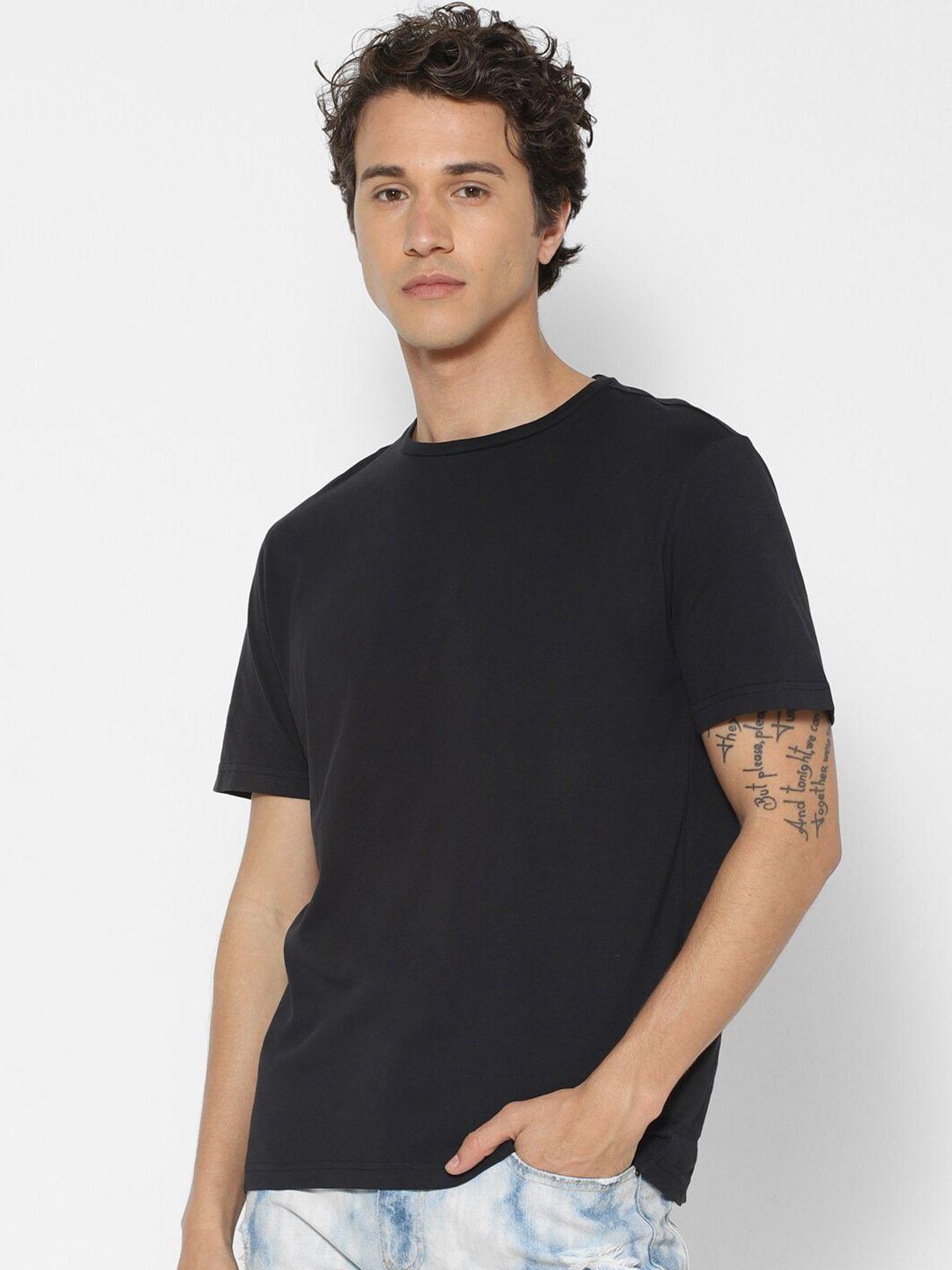 forever-21-men-black-solid-slim-fit-t-shirt
