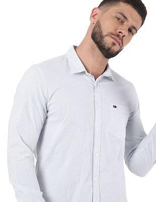 Men White And Blue Slim Fit Striped Casual Shirt
